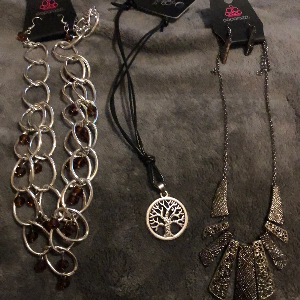Paparazzi necklaces NWT. See pics for details